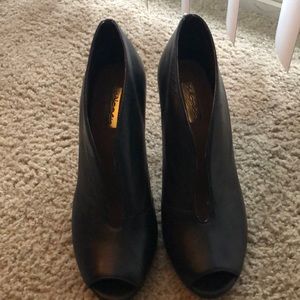 Lovely comfy halogen leather heels.